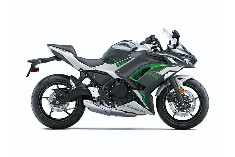 Bộ m&agrave;u v&agrave; tem mới tr&ecirc;n Kawasaki Ninja 650 2022