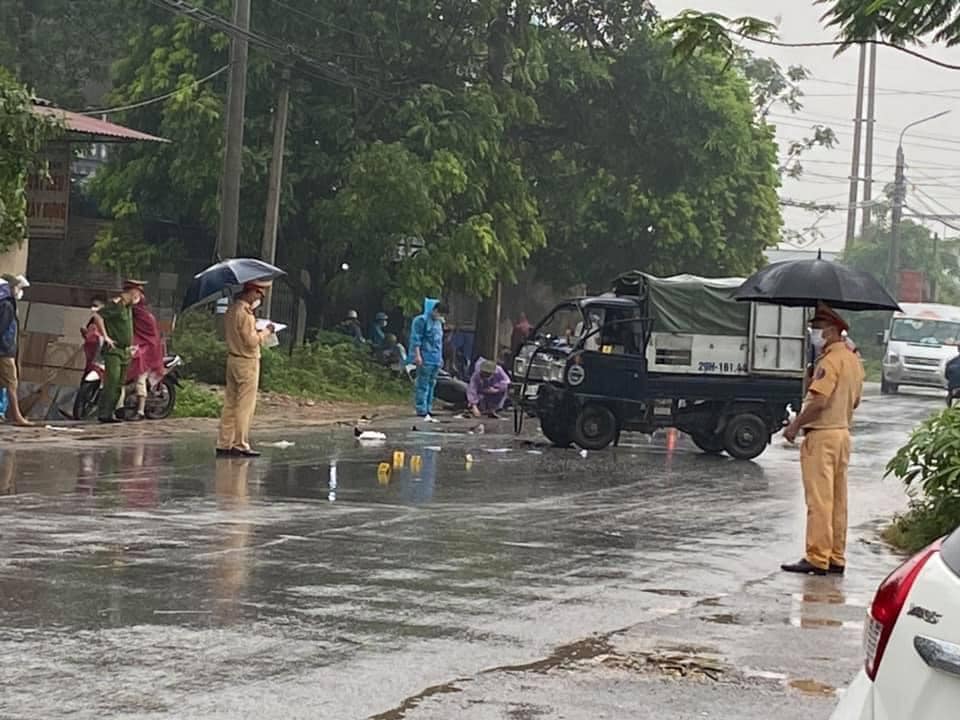 Lực lượng chức năng có mặt tại hiện trường vụ tai nạn
