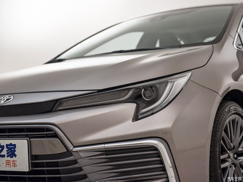 Đ&egrave;n pha h&igrave;nh chiếc r&igrave;u tomahawk của Toyota Levin GT 2021