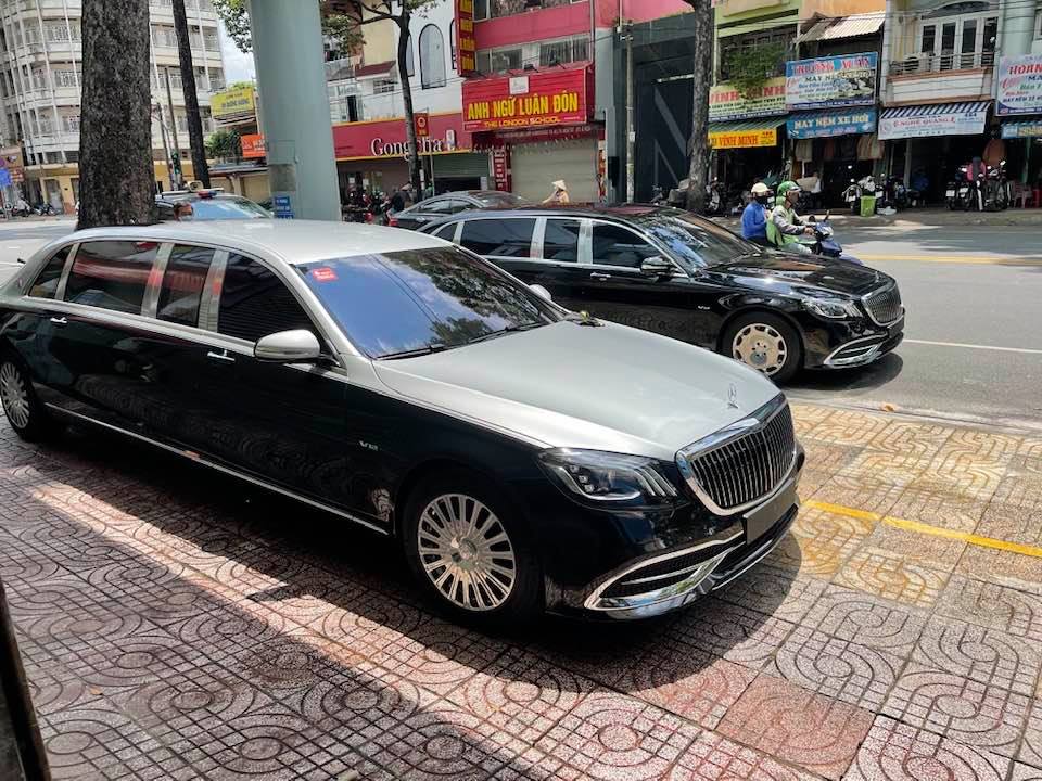 Hình ảnh 2 siêu phẩm trong dòng xe siêu sang là Mercedes-Maybach S650 Pullman đỗ cạnh nhau khiến không ít người choáng Hình ảnh 2 siêu phẩm trong dòng xe siêu sang là Mercedes-Maybach S650 Pullman đỗ cạnh nhau khiến không ít người choáng