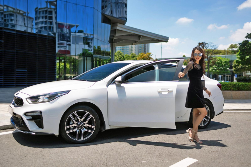 Gi&aacute; b&aacute;n của Kia Cerato kh&ocirc;ng chỉ rẻ nhất ph&acirc;n kh&uacute;c sedan hạng C tại Việt Nam m&agrave; thậm ch&iacute; c&ograve;n ngang với một số mẫu sedan hạng B.