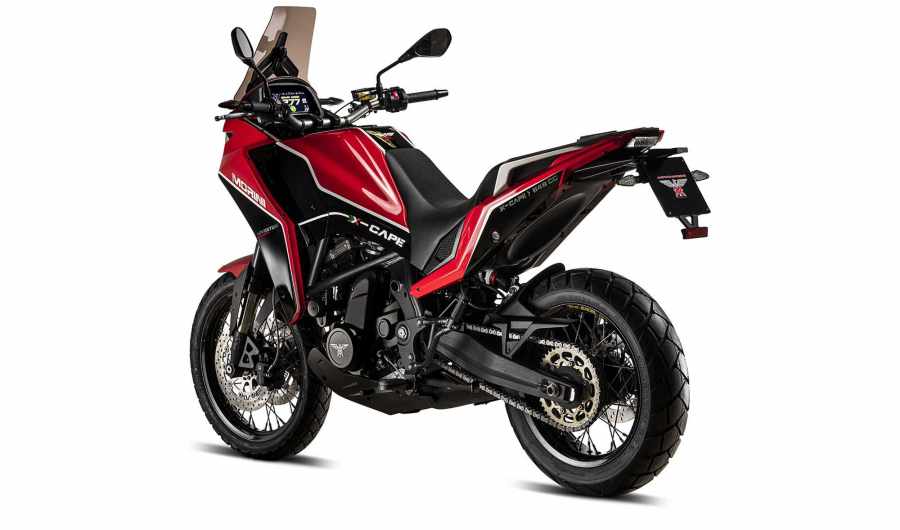 Thiết kế xe Adventure chuẩn chỉ với nhiều trang bị như k&iacute;nh gi&oacute;, tay l&aacute;i cao