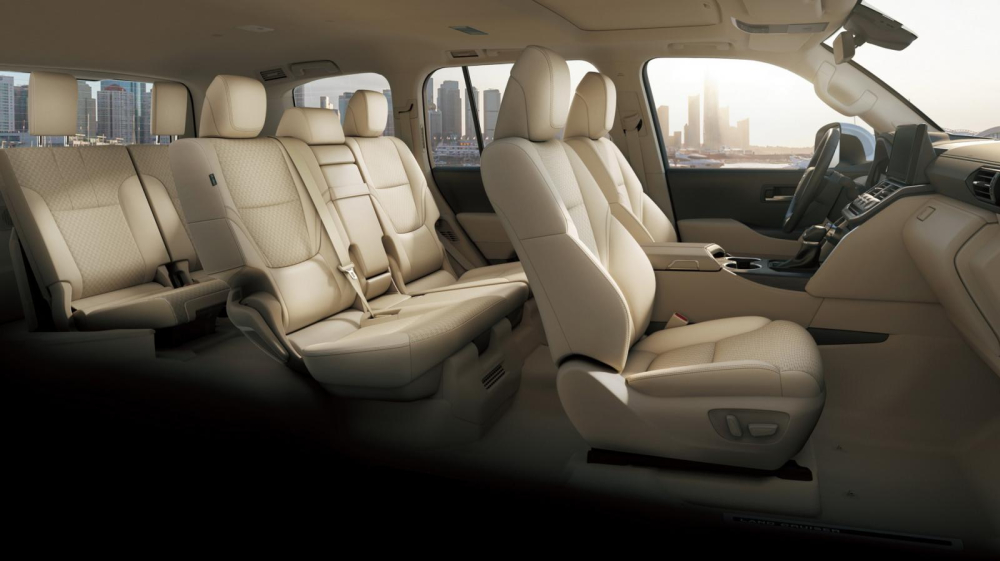 Nội thất 7 chỗ bên trong Toyota Land Cruiser 2022 
