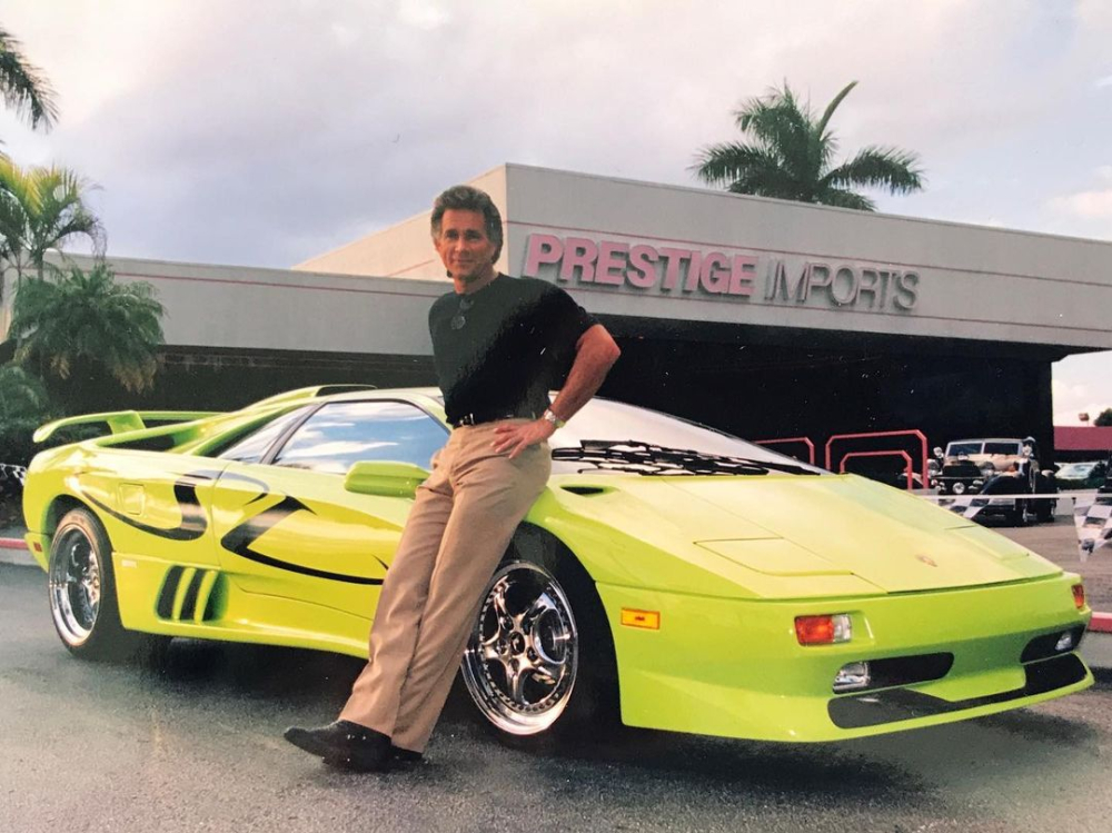 Cha của Brett David cùng siêu xe Lamborghini Cha của Brett David cùng siêu xe Lamborghini
