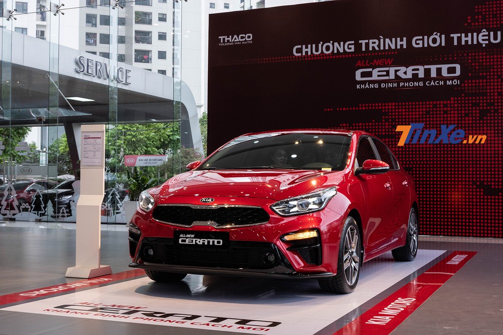 Kia Cerato có mức giảm sâu nhất lên đến 65 triệu đồng, bản thấp còn có mức giá bán ra chỉ 499 triệu đồng, ngang bằng các mẫu xe hạng B