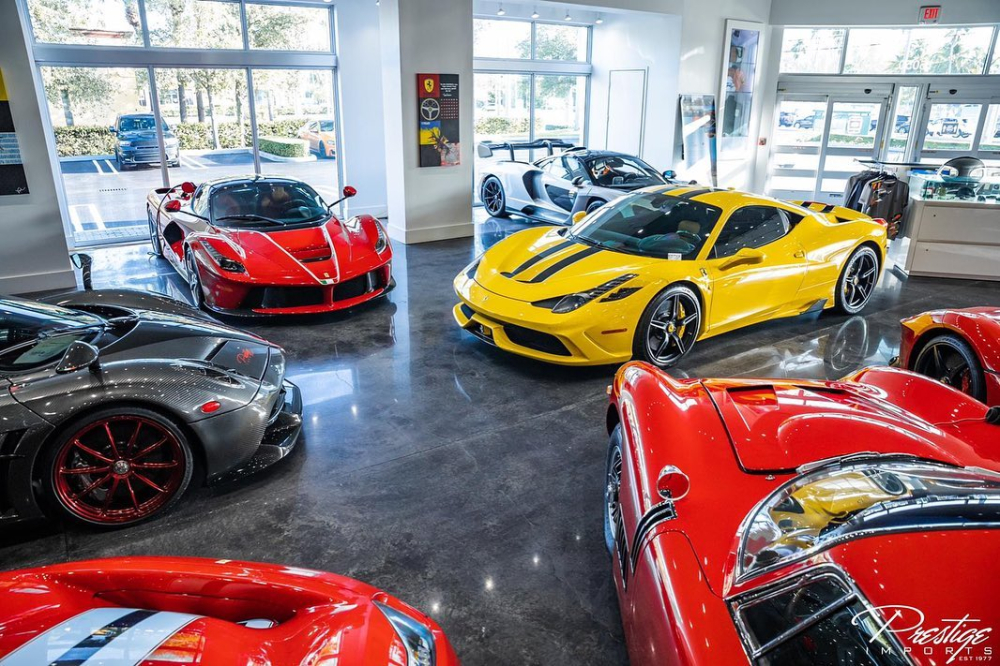 Đại lý Prestige Imports vẫn có hàng chục siêu xe đắt tiền của Porsche, Ferrari, McLaren, Bugatti... Đại lý Prestige Imports vẫn có hàng chục siêu xe đắt tiền của Porsche, Ferrari, McLaren, Bugatti...