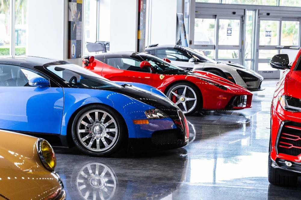 1 trong số 4 chiếc Bugatti của đại lý Prestige Imports 1 trong số 4 chiếc Bugatti của đại lý Prestige Imports