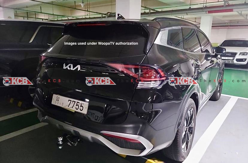 Kia Sportage X-Line 2022 nhìn từ phía sau