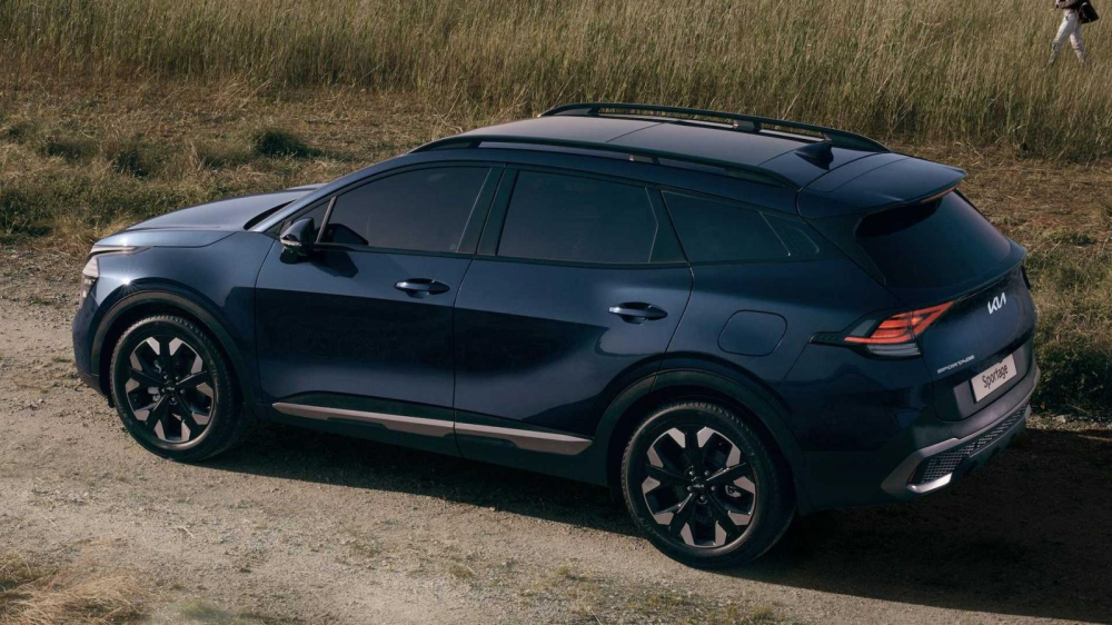 Thiết kế bên sườn và phía sau của Kia Sportage 2022 bản thường