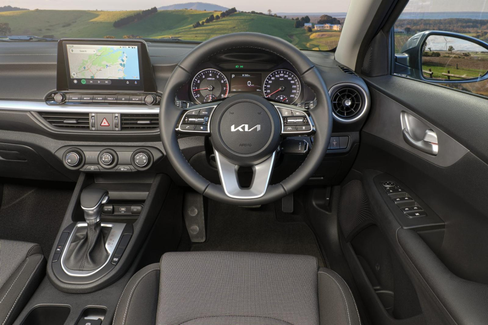 Nội thất của Kia Cerato 2022 bản tiêu chuẩn