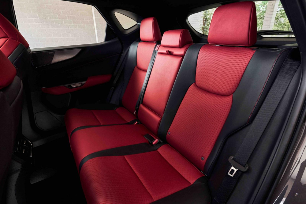 Ghế phối 2 màu của Lexus NX 2022 bản F Sport