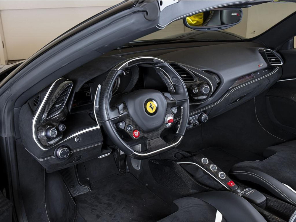 Nội thất của Ferrari J50