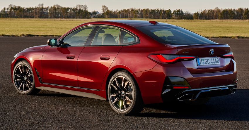 BMW M440i xDrive Gran Coupe 2022 nhìn từ đằng sau BMW M440i xDrive Gran Coupe 2022 nhìn từ đằng sau