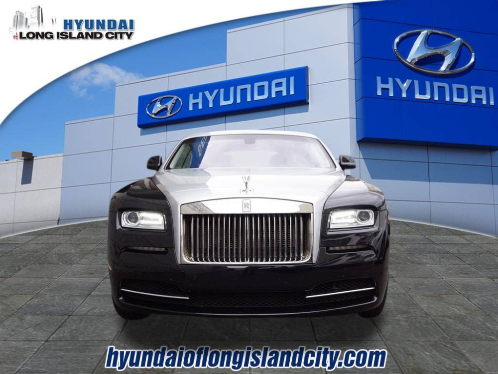 Kh&ocirc;ng r&otilde; v&igrave; l&yacute; do g&igrave;, chiếc Rolls-Royce Wraith n&agrave;y lại được đại l&yacute; Hyundai rao b&aacute;n