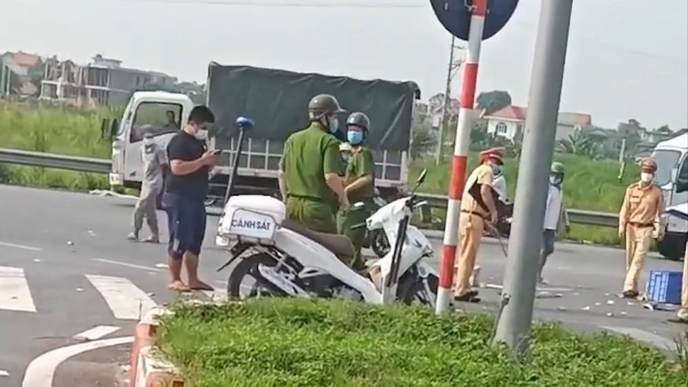 Lực lượng chức năng có mặt tại hiện trường vụ tai nạn