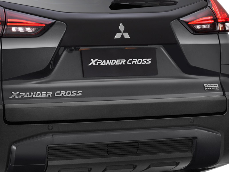 Mitsubishi Xpander Cross Rockford Fosgate Black Edition 2021 c&oacute; m&agrave;u sơn x&aacute;m ri&ecirc;ng