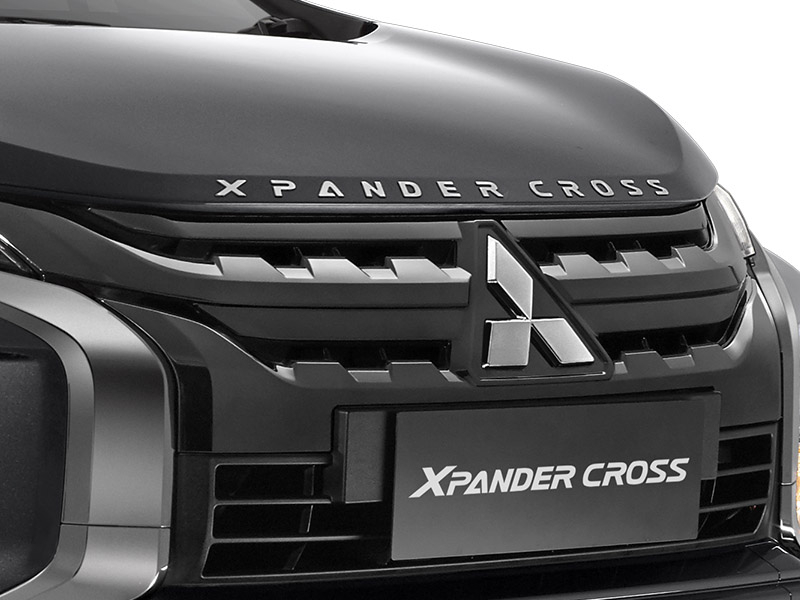 Mitsubishi Xpander Cross Rockford Fosgate Black Edition 2021 giữ lại viền tạo h&igrave;nh chữ X mạ cr&ocirc;m tr&ecirc;n đầu xe