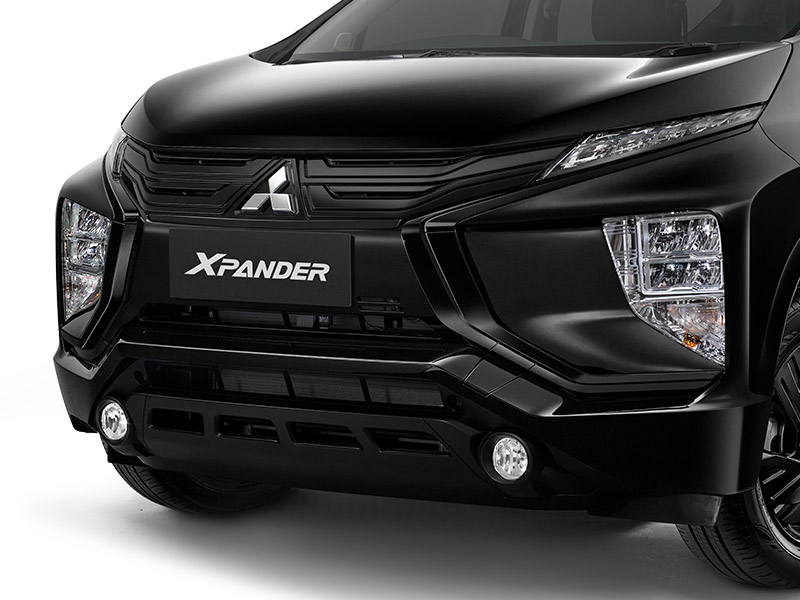 Đầu xe sơn m&agrave;u đen tuyền của Mitsubishi Xpander Rockford Fosgate Black Edition 2021