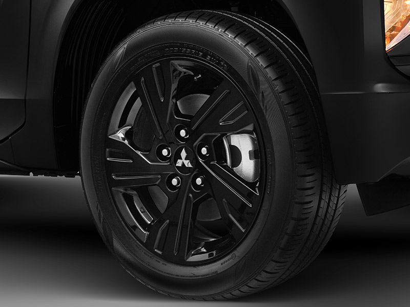 V&agrave;nh sơn đen của Mitsubishi Xpander Rockford Fosgate Black Edition 2021