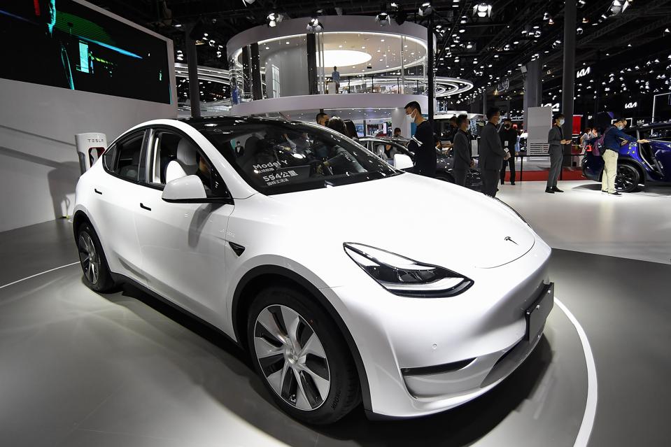 Tesla Model Y c&oacute; thể sẽ so&aacute;n ng&ocirc;i Model 3 trong tương lai