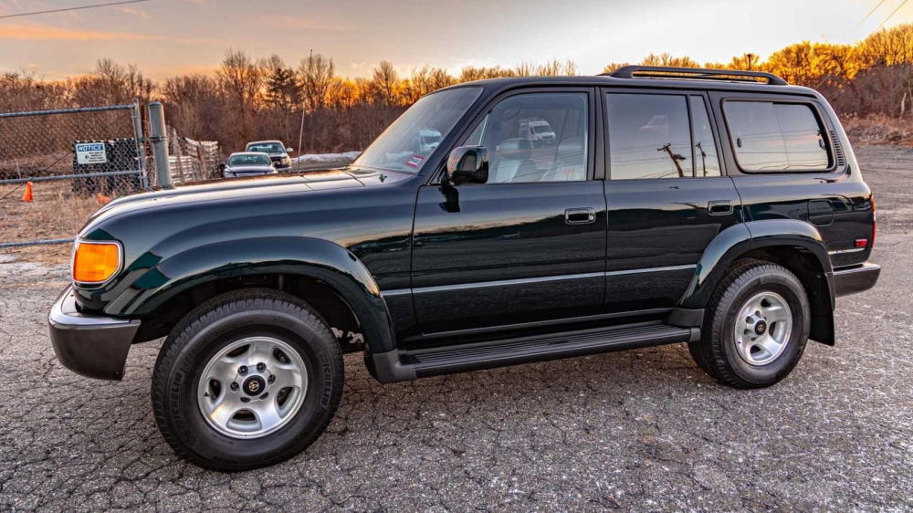 Chiếc Toyota Land Cruiser này có trang bị đầy đủ