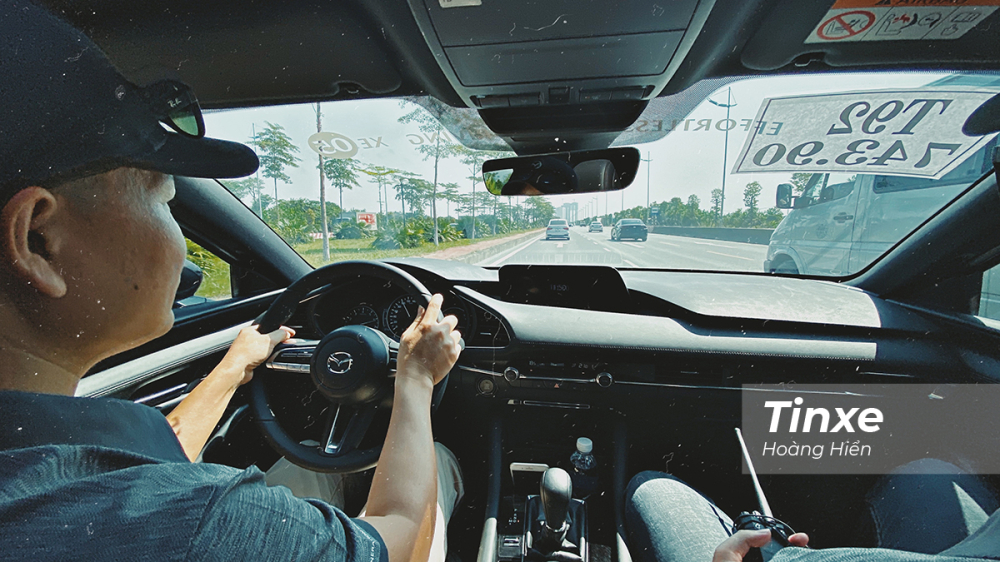 Khi c&oacute; hiện tượng mệt mỏi, buồn ngủ th&igrave; c&aacute;c l&aacute;i xe n&ecirc;n nhanh ch&oacute;ng t&igrave;m chỗ an to&agrave;n để nghỉ ngơi, lấy lại sự tỉnh t&aacute;o.