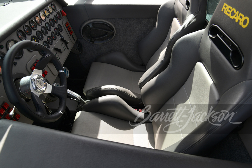 Khoang lái của xe lưỡng cư Hydrocar