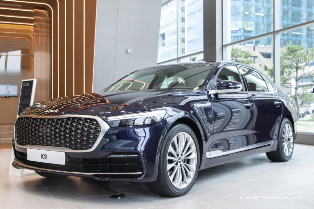 Lưới tản nhiệt mũi hổ của Kia K9 2021