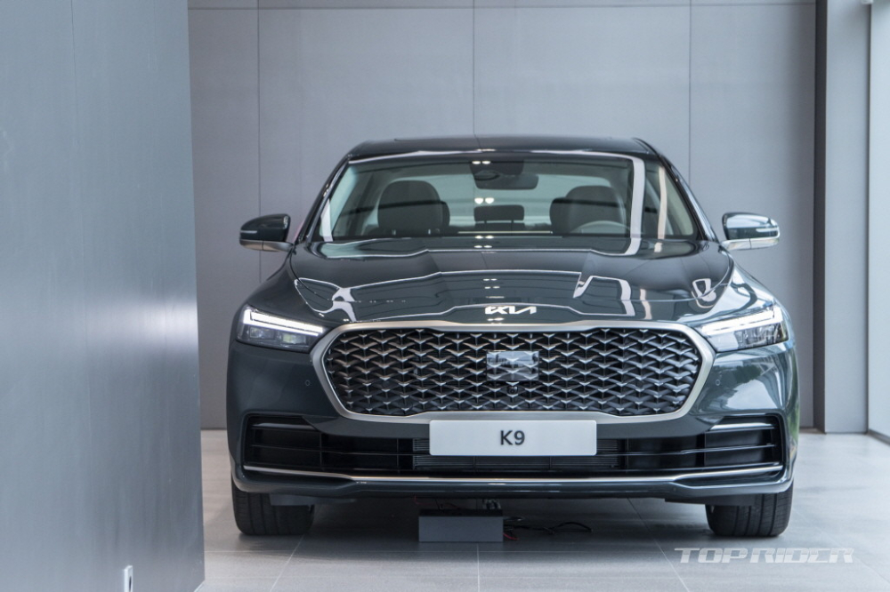 Kia K9 2021 được trưng b&agrave;y tại đại l&yacute;