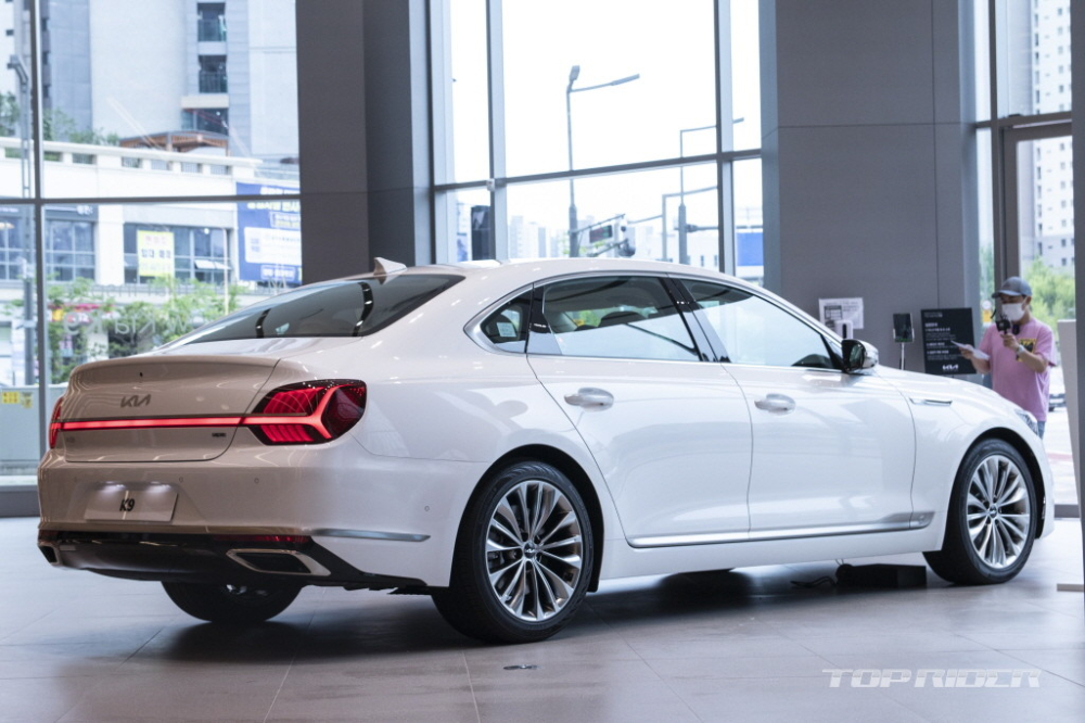 Kia K9 2021 m&agrave;u trắng