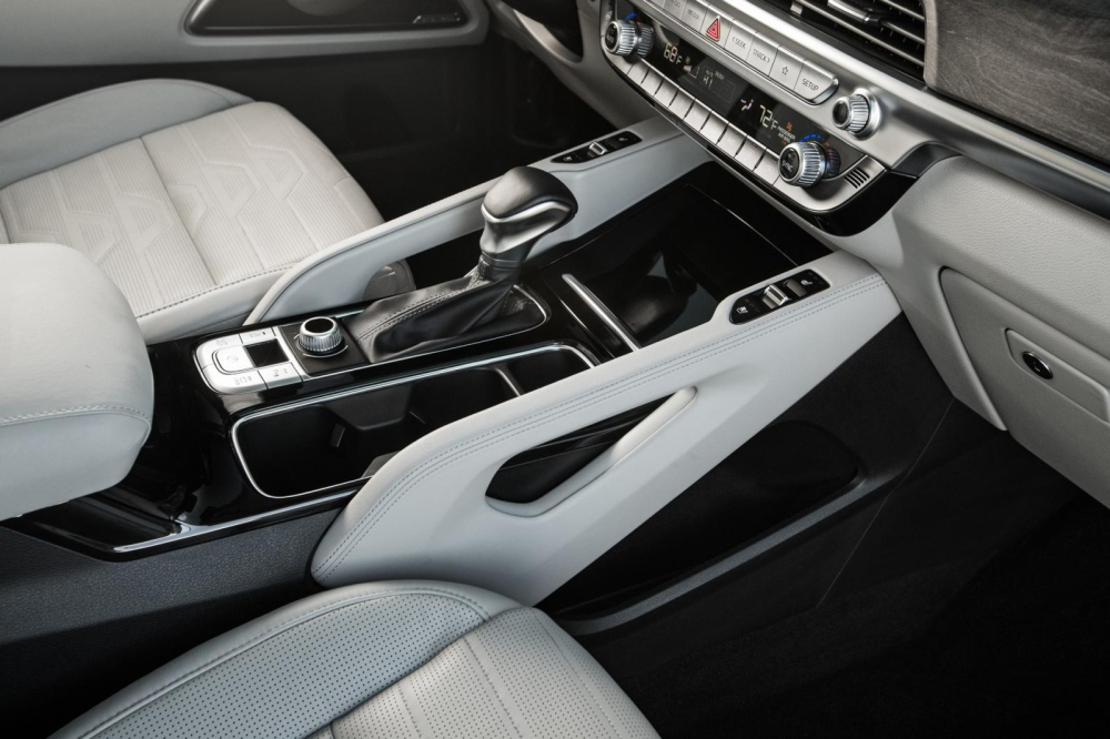 Động cơ của Kia Telluride 2022 kết hợp c&ugrave;ng hộp số tự động 8 cấp