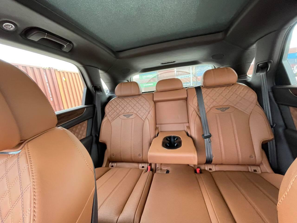 Nội thất xe Bentley Bentayga V8 First Edition