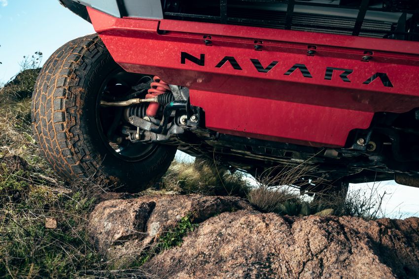 Tấm ốp bảo vệ gầm bên dưới cản trước của Nissan Navara Pro-4X Warrior 2021
