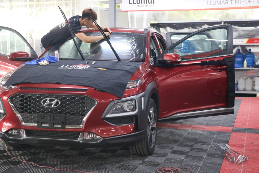 Các mẫu xe Kia, Mazda được THACO lắp ráp thường được trang bị sẵn phim cách nhiệt Llumar.