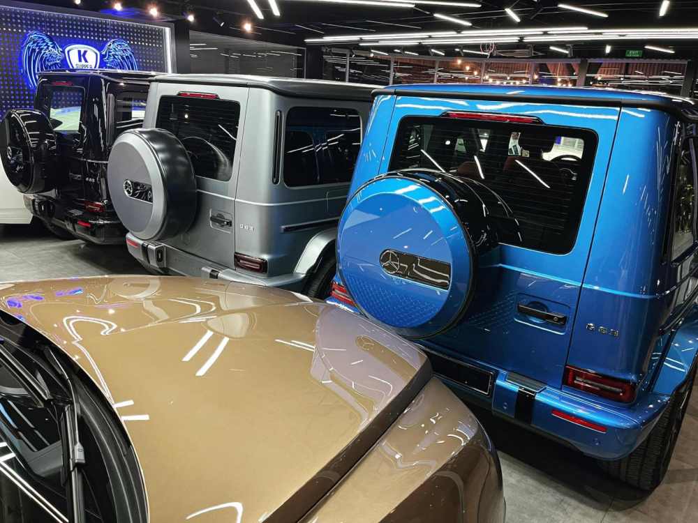 Xe mang ngoại thất màu xanh dương đậm Xe mang ngoại thất màu xanh dương đậm