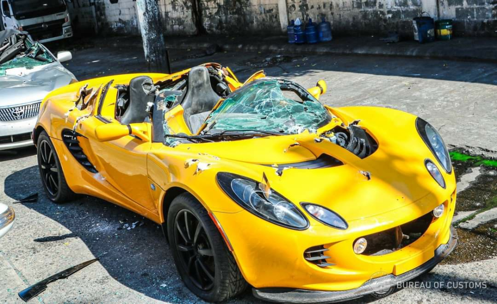 Lotus Elise c&ugrave;ng chịu &aacute;n tử với McLaren 620R