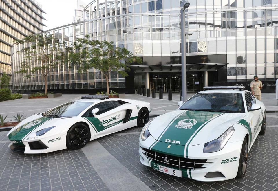 Những chiếc si&ecirc;u xe ấn tượng kh&aacute;c trong d&agrave;n xe tuần tra của cảnh s&aacute;t Dubai
