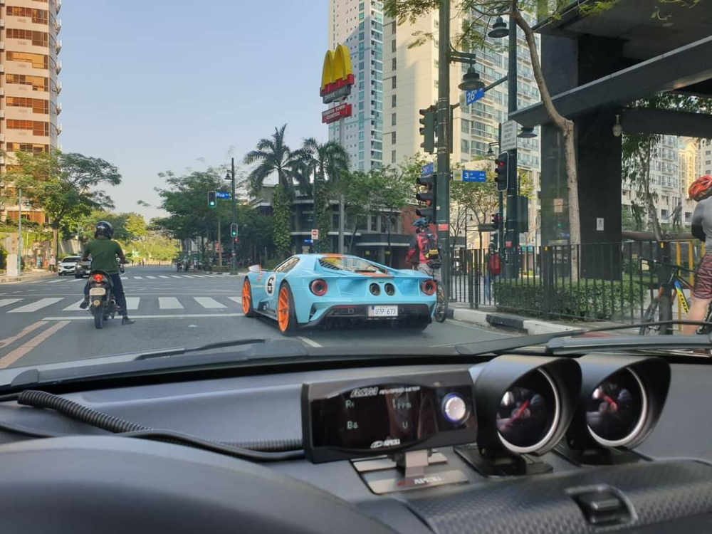 Ford GT Heritage Edition của đại gia Philippines tr&ecirc;n đường phố
