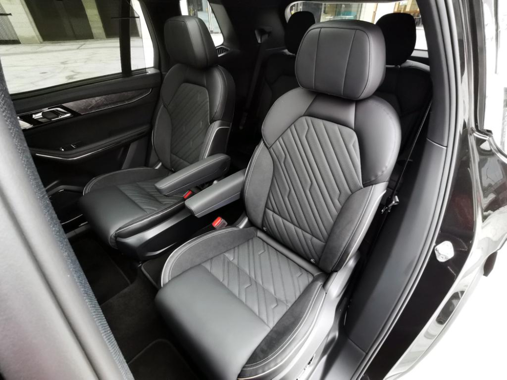 2 ghế giữa của Lynk & Co 09 