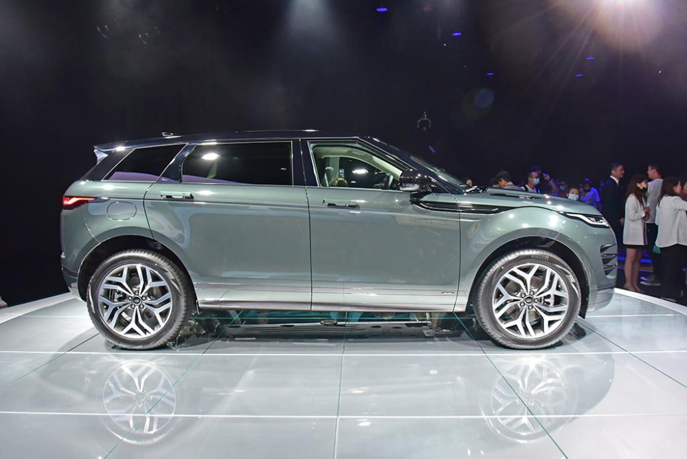 Range Rover Evoque L 2021 dài hơn 160 mm so với bản thường