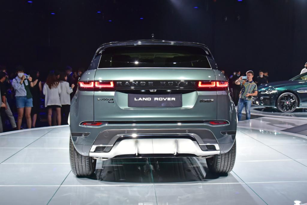 Range Rover Evoque L 2021 nhìn từ đằng sau