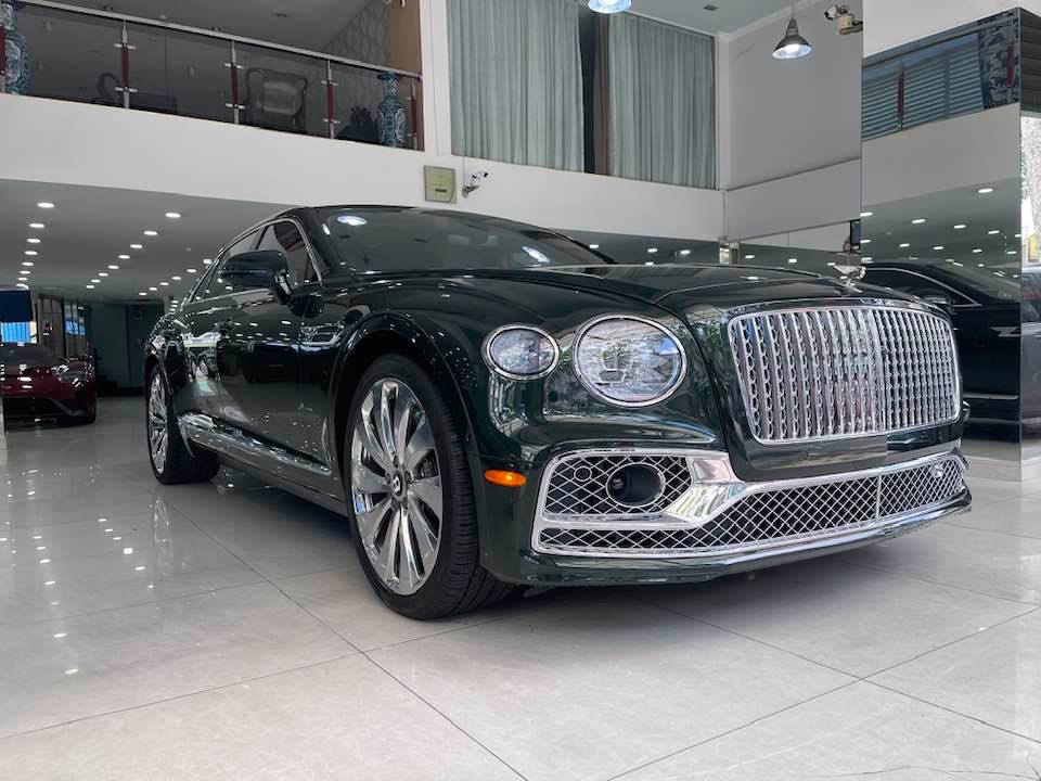 Vẫn là Bentley Flying Spur First Edition về nước nhưng màu sơn phối nội thất có thể là hàng hiếm