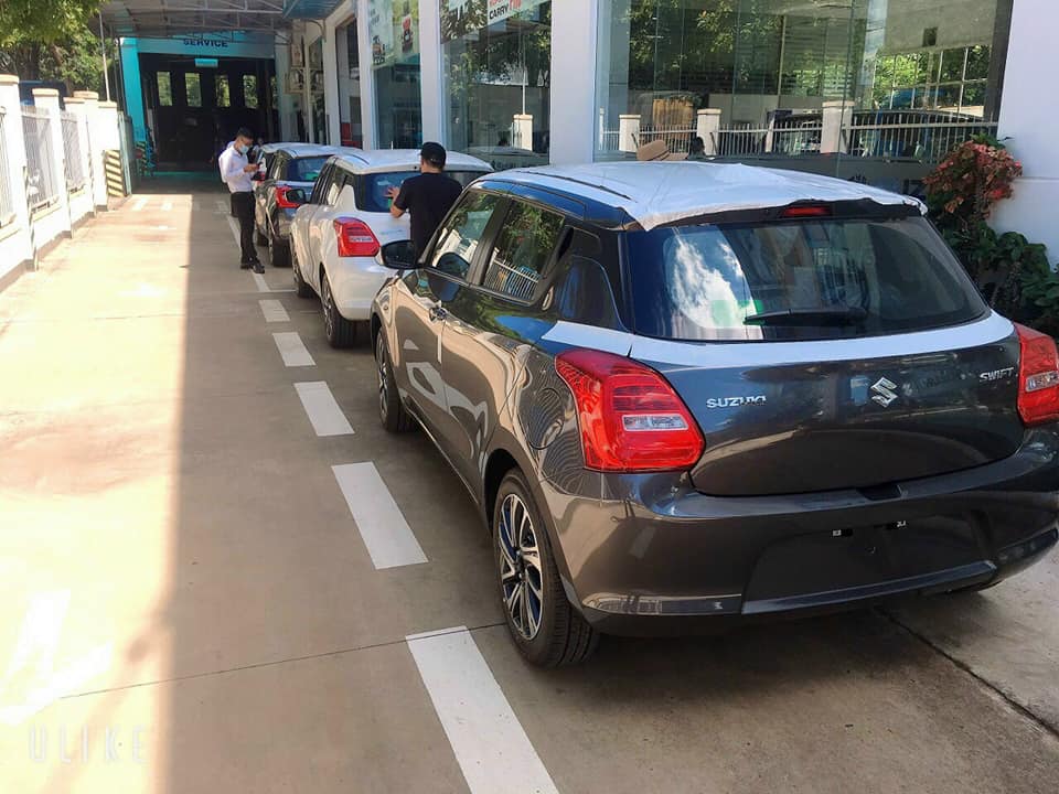 Loạt xe Suzuki Swift 2021 tại đại lý