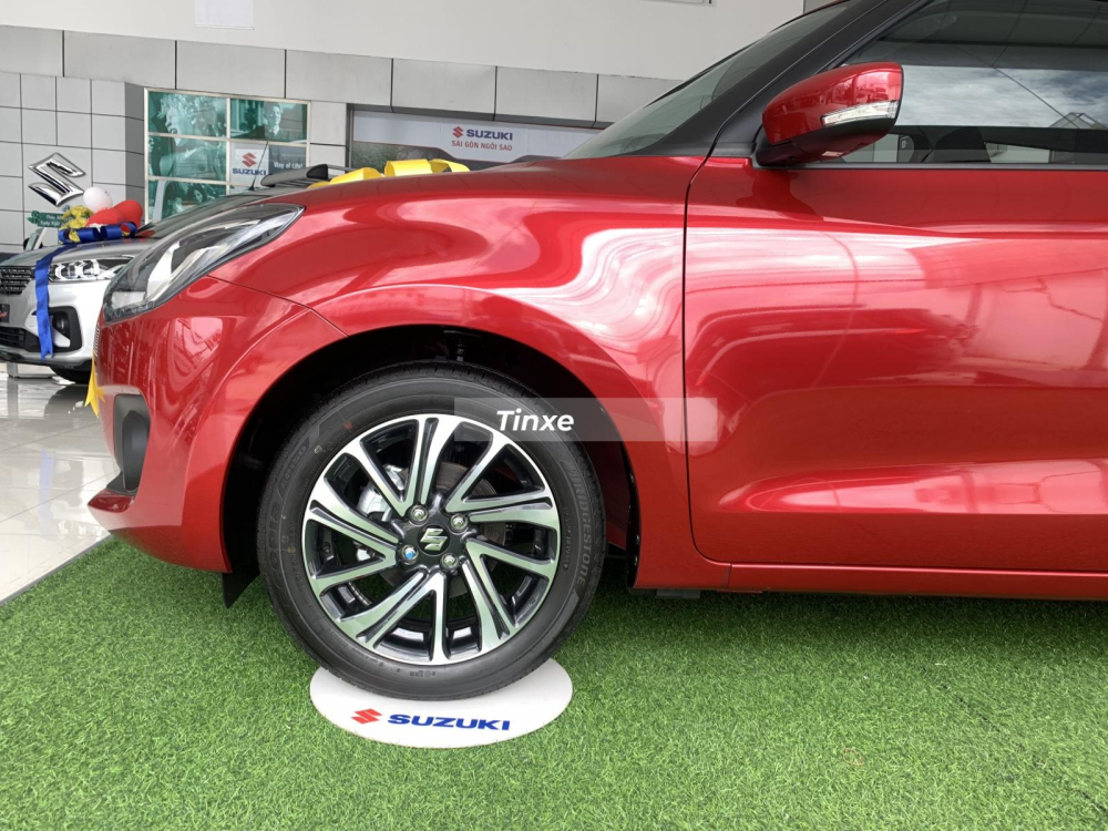 Suzuki Swift 2021 được trang bị bộ mâm 5 chấu kép thiết kế cách điệu