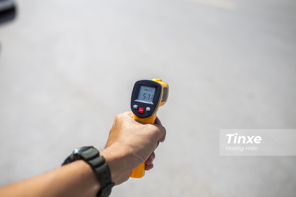 Nhiệt độ mặt đường 57 độ.