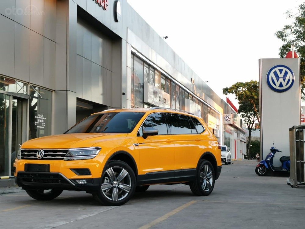 Đối với các showroom và xưởng dịch vụ vẫn mở cửa, các hãng xe đều tuân thủ đúng theo các quy định phòng chống dịch. Đối với các showroom và xưởng dịch vụ vẫn mở cửa, các hãng xe đều tuân thủ đúng theo các quy định phòng chống dịch.