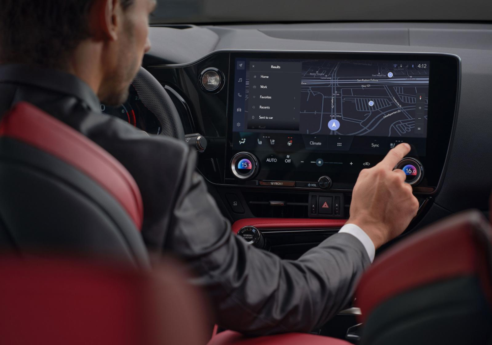 M&agrave;n h&igrave;nh th&ocirc;ng tin giải tr&iacute; 14 inch của Lexus NX 2022