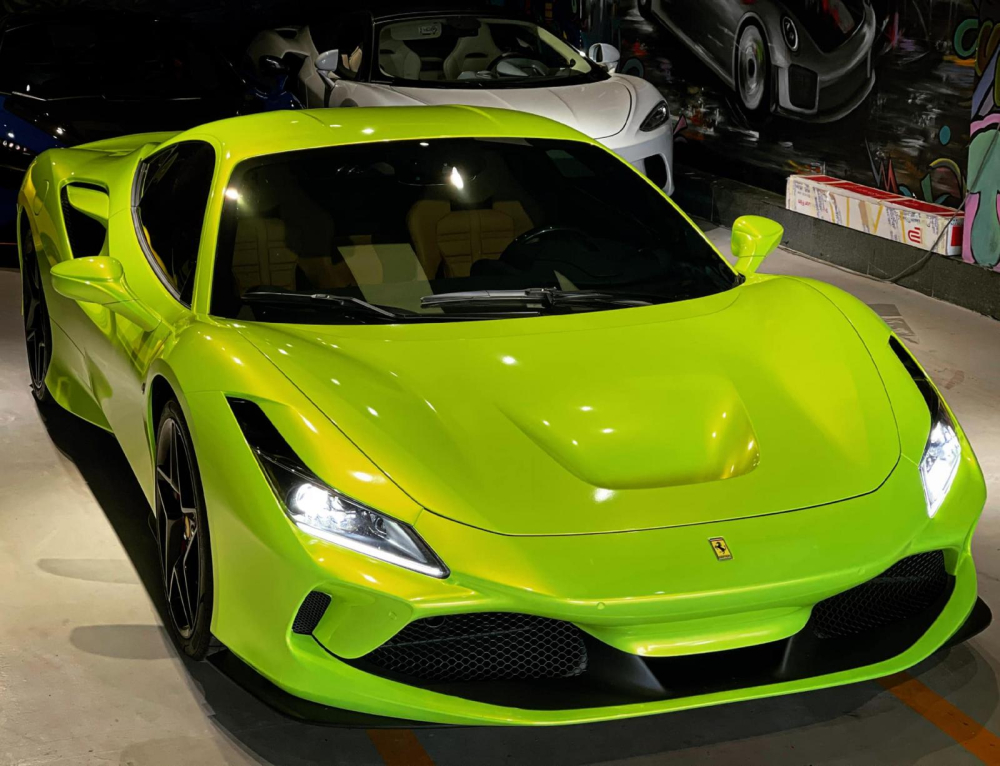 Ferrari F8 Tributo nổi bật với bộ áo mới