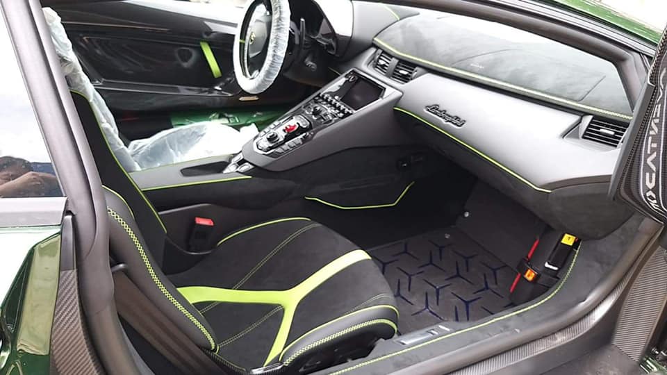 Nội thất siêu xe giới hạn Lamborghini Aventador LP770-4 SVJ của đại gia lan đột biến
