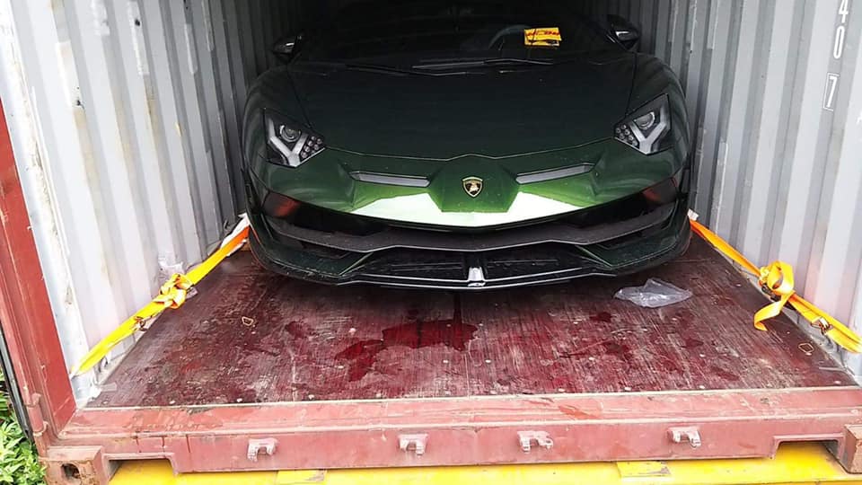 Lamborghini Aventador LP770-4 SVJ được bay từ nước ngoài về Hồng Kông trước khi đi đường biển về Việt Nam